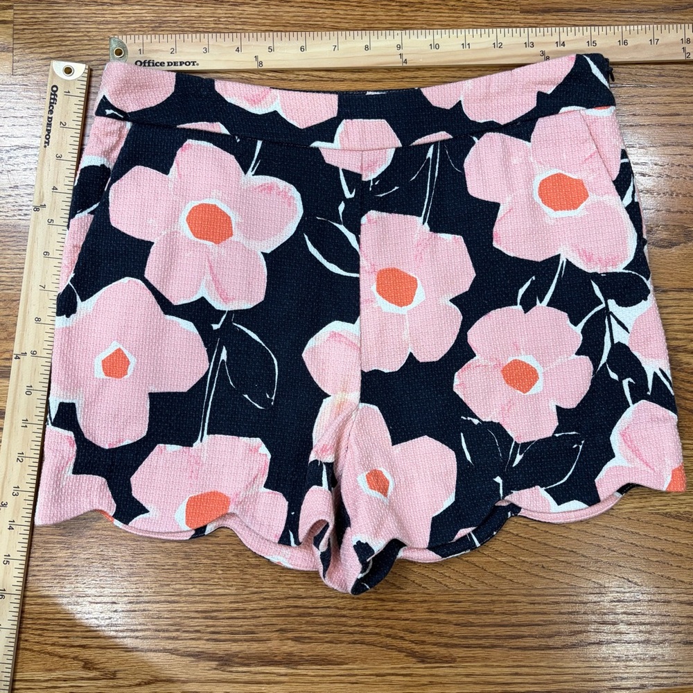Anthropologie Georgie Scalloped Pique Daisy Floral Print Shorts - Picture 7 of 10
